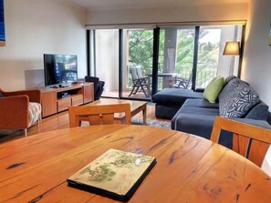 TV, DVD player - This apartment is a 2 bedroom(s), 1.5 bathrooms, located in Fremantle, WA. (Fremantle)
