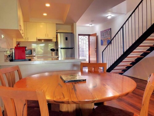 This apartment is a 2 bedroom(s), 1.5 bathrooms, located in Fremantle, WA.