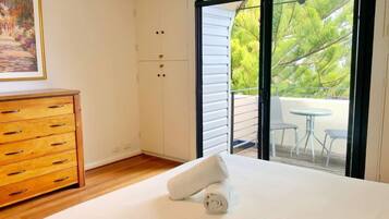2 bedrooms, iron/ironing board, travel cot, free WiFi