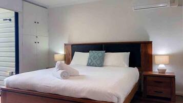2 bedrooms, iron/ironing board, travel cot, free WiFi