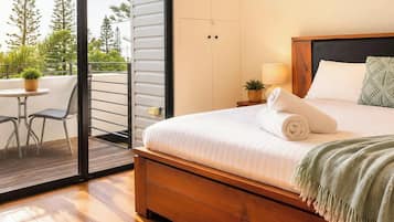 2 bedrooms, iron/ironing board, travel crib, WiFi (free)