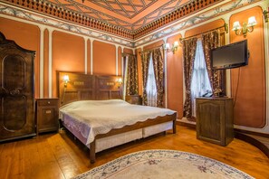 Antique Room with ancient bathtub - Old Legends (Plovdiv)
