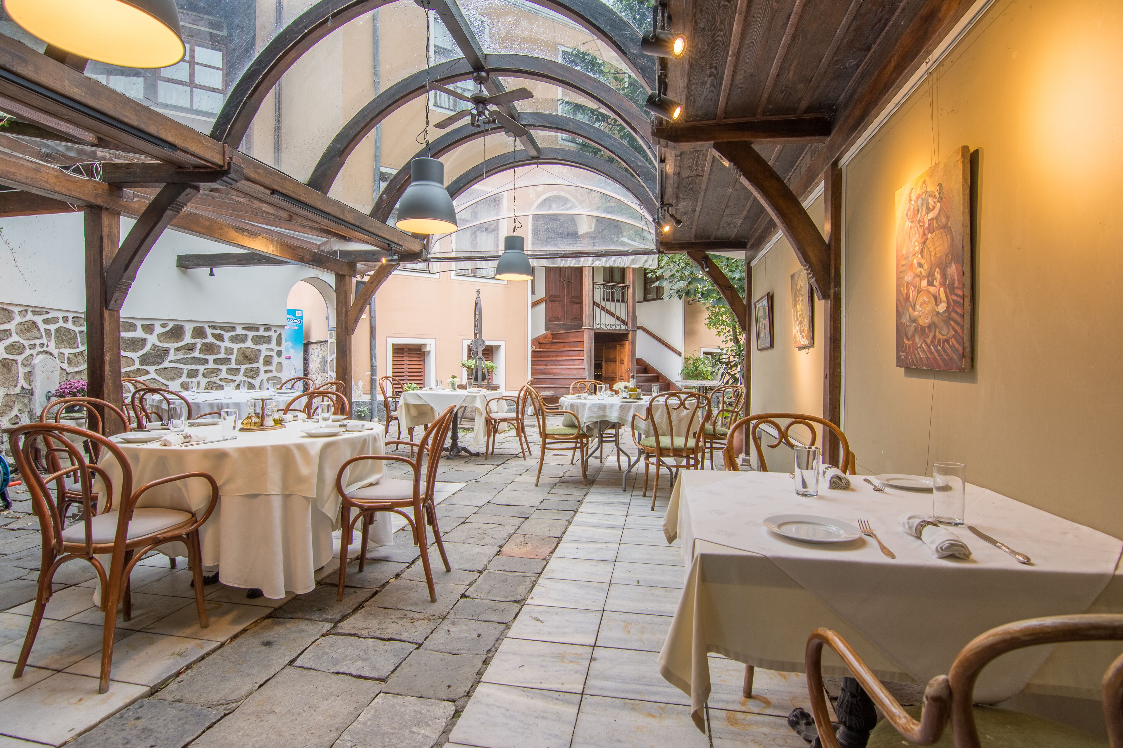 2 间餐厅，供应早餐