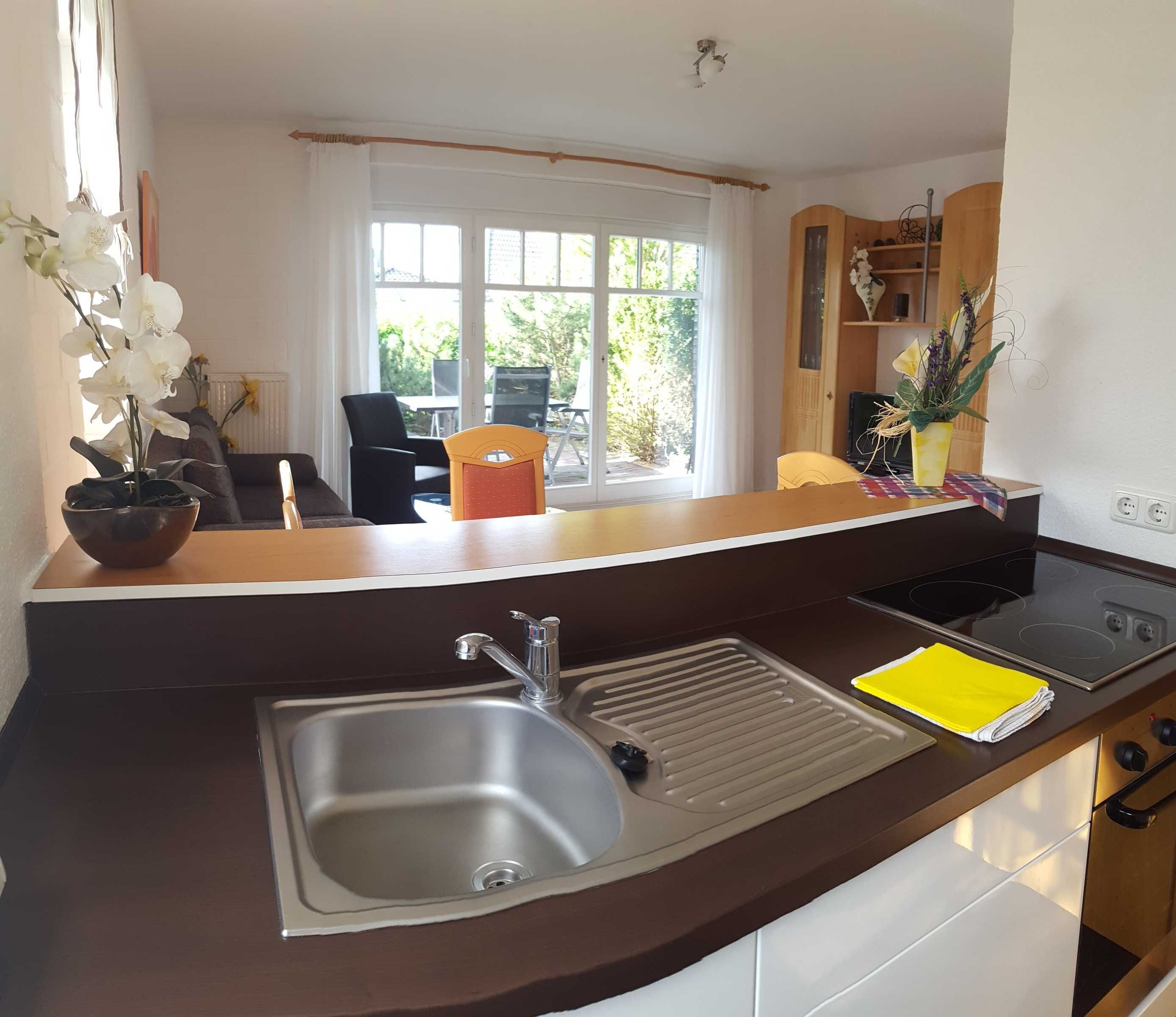 Kühlschrank, Mikrowelle, Ofen, Wasserkocher mit Kaffee-/Teezubehör