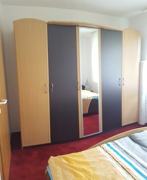 2 Schlafzimmer, Reisekinderbett, WLAN