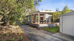 A modern house with a covered patio, a deck, and a garage. - Goyarra in Rye - Located in the heart of Rye and a short walk to Peninsula Pantry Café. (Rye)