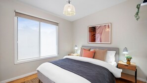 2 عدّة غرف نوم ومكواة/لوح كي وسرير سفر وواي فاي مجانًا