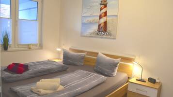 2 عدّة غرف نوم وسرير سفر وواي فاي وملاءات أسرّة