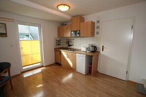 Kühlschrank, Mikrowelle, Geschirrspüler