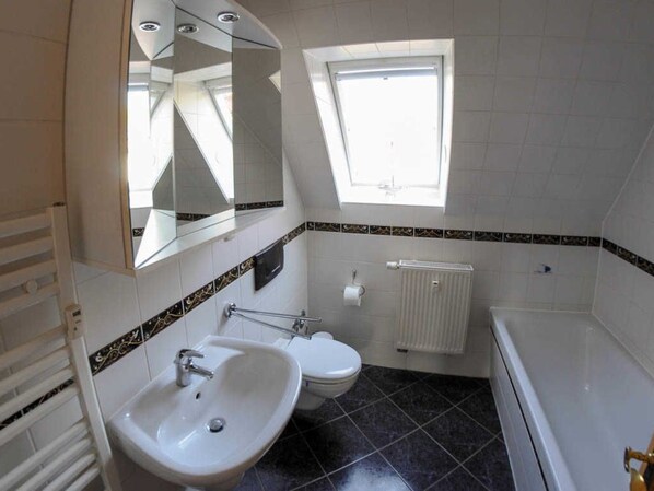 Unclassified image, 1 of 6, button