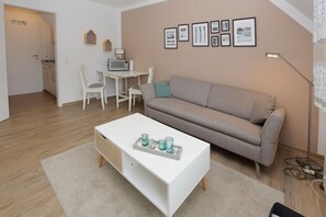 Unclassified image, 5 of 12, button