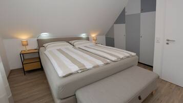 2 Schlafzimmer, Reisekinderbett, WLAN, Bettwäsche