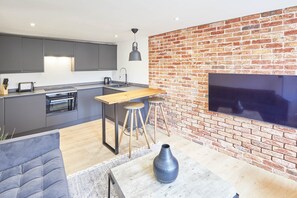 Maison | Aire de séjour | Téléviseur à écran plat de 32 po avec télévision numérique, téléviseur