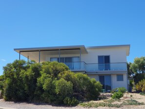 Exterior - Bombora - Modern House with Sea views right next to Penguin Point Reserve (Marion Bay)