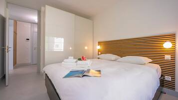 Family Apartment, 1 Bedroom, Lakeside (Coloratura) | 1 bilik tidur, ruang kerja komputer riba, seterika/papan seterika