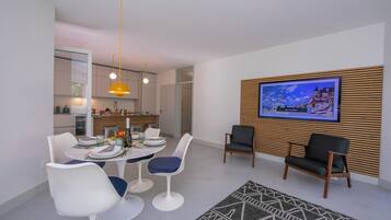 Căn hộ dành cho gia đình, 1 phòng ngủ, cạnh hồ (Coloratura) | Phòng ăn