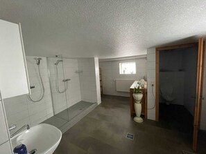 Unclassified image, 5 of 33, button