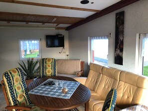 Unclassified image, 3 of 33, button