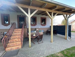 Unclassified image, 2 of 33, button