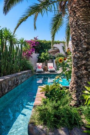 Outdoor pool - Hiraeth: Stylish canava house with pool and garden (Μεγαλοχώρι)