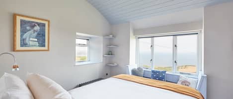 House | 5 bedrooms, individually decorated, individually furnished