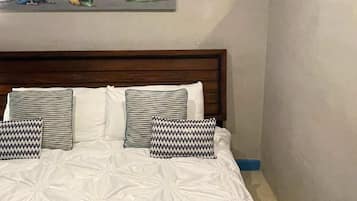 4 Schlafzimmer, Bügeleisen/Bügelbrett, Reisekinderbett, WLAN