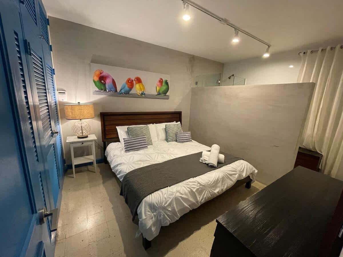 4 habitaciones, tabla de planchar con plancha, cuna de viaje y wifi 