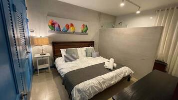 4 habitaciones, tabla de planchar con plancha, cuna de viaje y wifi