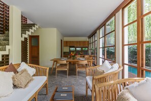 冰箱、微波炉、烤箱、炉灶