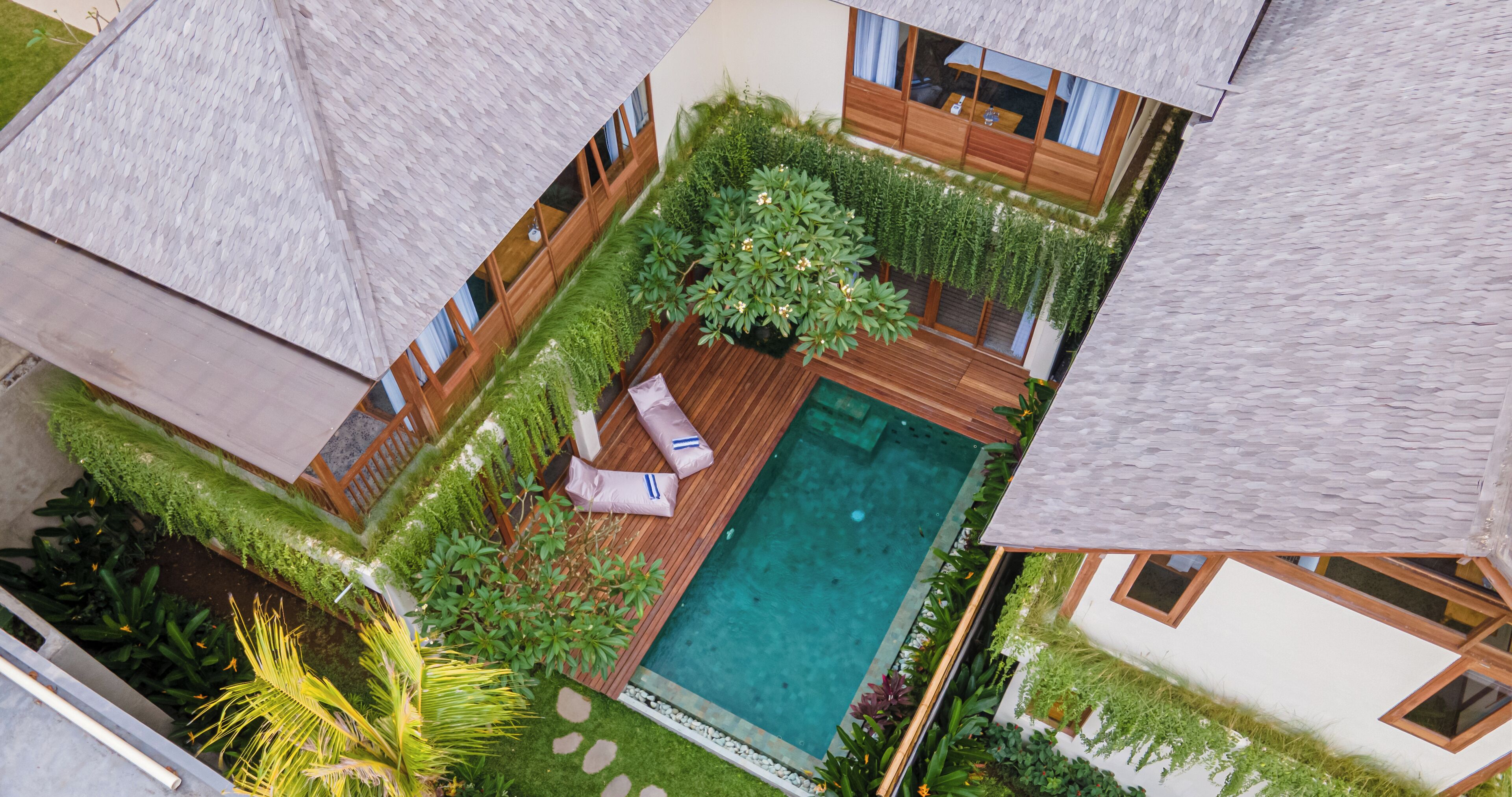 Kolam renang outdoor