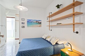 2 bedrooms, iron/ironing board, bed sheets