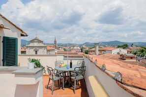 Outdoor dining - GuestHost - San Marco Apartment with Panoramic View (Firenze)