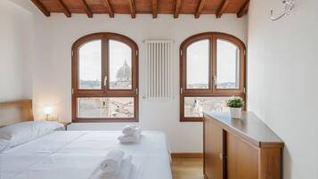 1 dormitori, planxa i posts de planxar i wifi