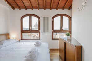 1 dormitori, planxa i posts de planxar i wifi