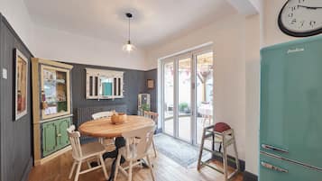 House | In-room dining