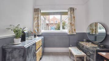 House | 2 bedrooms, individually decorated, individually furnished