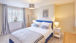 House | 2 bedrooms, iron/ironing board, WiFi (free), individually decorated