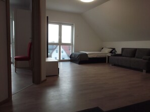 1 bedroom, free WiFi, bed sheets - MyHome10, Wiesbaden -Mainz, Apartment No: 10 (Wiesbaden)
