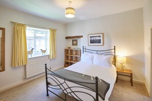 House | 2 bedrooms, individually decorated, individually furnished