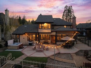 Terrace/patio - Lakefront Chalet. Pet Friendly. Spa. BBQ. Dock. (Big Bear Lake)