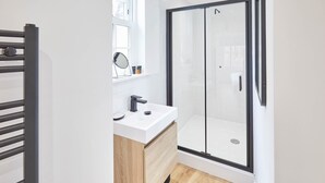 House | Bathroom | Towels - Simply Scandi (Whitby)