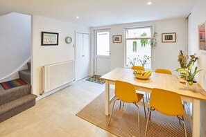 House | In-room dining - Fraser's at Whitby (Whitby)