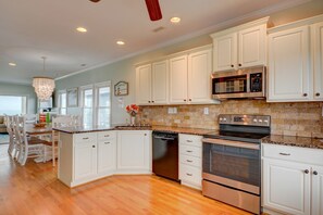 冰箱、微波炉、烤箱、炉灶