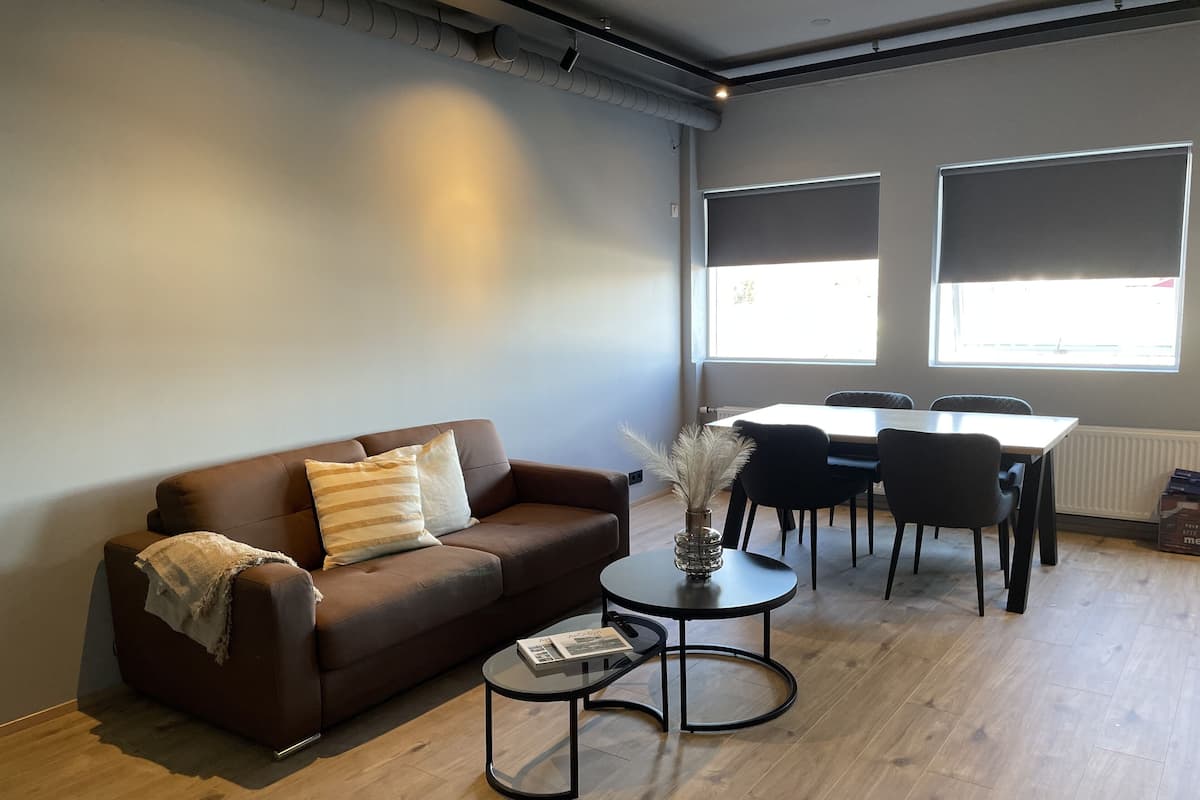 Comfort appartement | Woonruimte | Een 40-inch plasmatelevisie met kabelzenders en een televisie