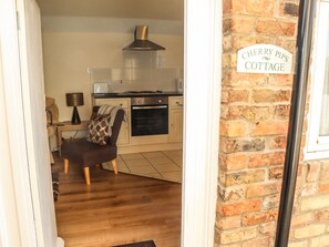 Mökki | Yksityinen keittiö | Jääkaappi, vedenkeitin, keittoastiat/astiat/ruokailuvälineet