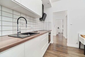 Refrigerador, horno, parrilla de estufa y lavavajillas 