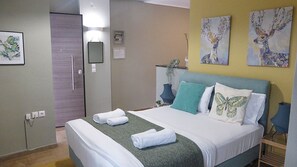 Double Room | Hypo-allergenic bedding, desk, laptop workspace, soundproofing - Check Point - Museum (Athens)