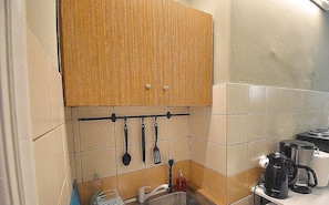 Habitación doble | Cocina privada | Refrigerador con congelador, horno y parrilla de estufa