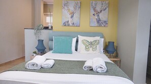 Double Room | 1 bedroom, hypo-allergenic bedding, desk, laptop workspace