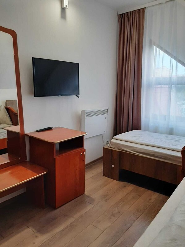 1 chambre, fer et planche à repasser, Wi-Fi gratuit